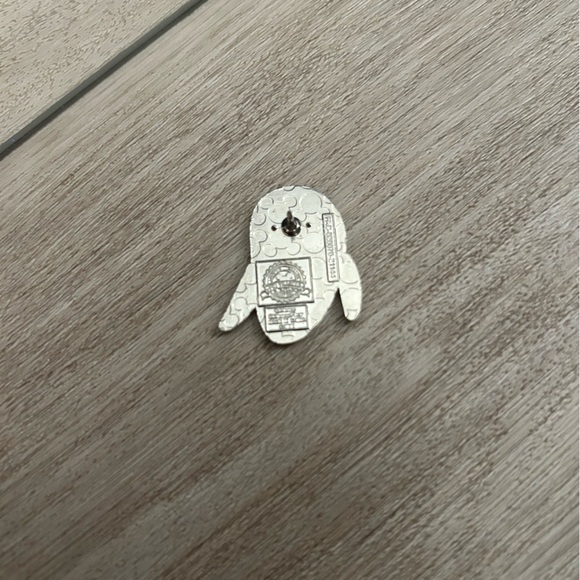 2021 Disney Pixar Pin Smiling Eve from Wall-E - Picture 2 of 2